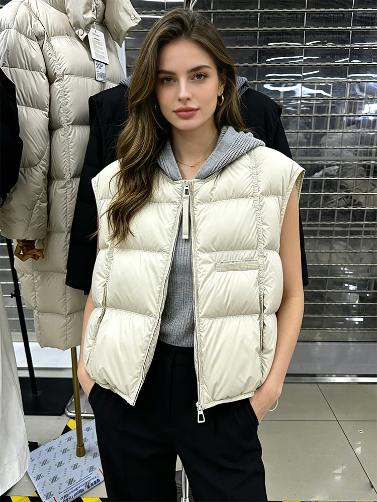 Woman's Oversized Short Length Winter Down Jacket Duck Down Filled Windproof Winter Puffer Quilted Coat for Everyday Commuting