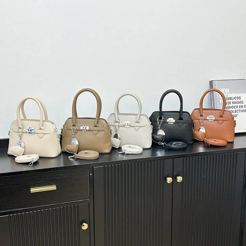 

Luxury Women's Crossbody-Bag Crafted From Leather Featuring Classic Paris Inspired And High-End Commuter Look​