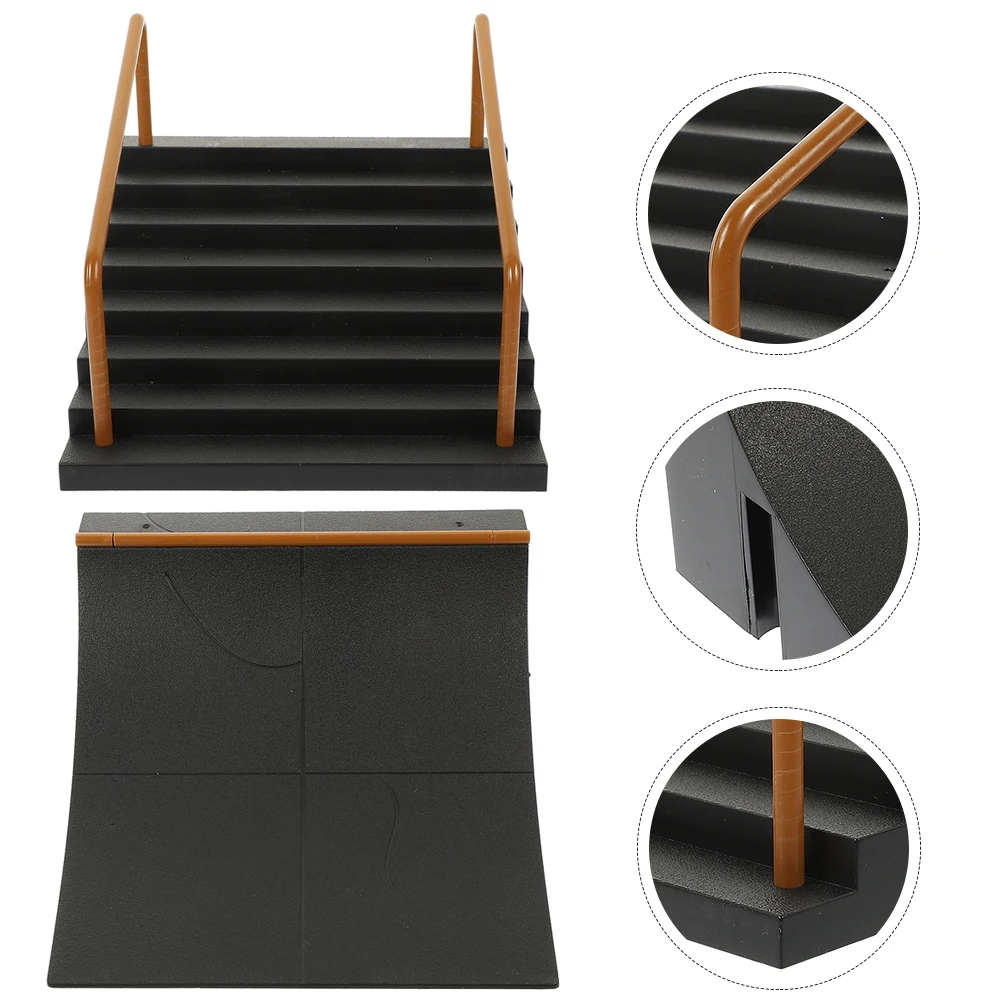 Rampa per skateboard da dito da 2 pezzi, in plastica premium, per ostacoli del parco, pattini assemblati per dita da allenamento per bambini