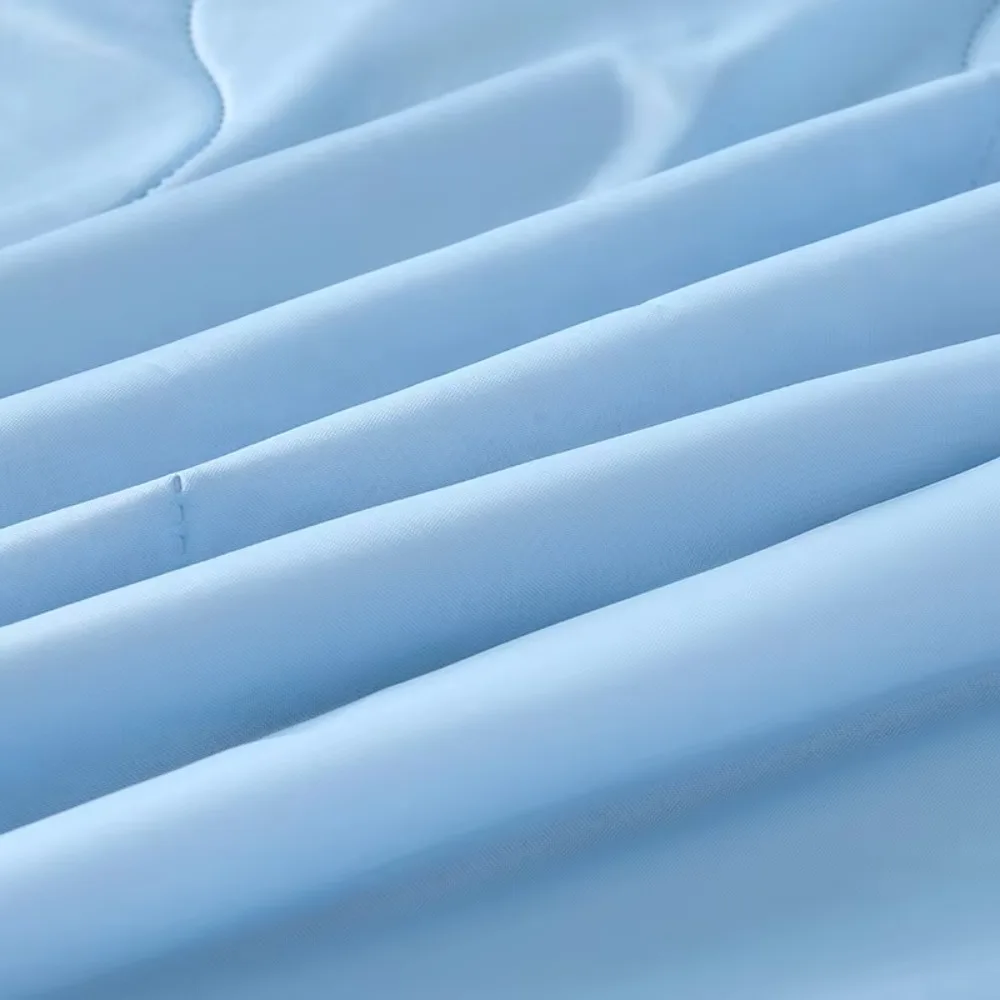 Thin Breathable Summer Ice Silk Quilted Quilt Machine Washable Solid Color Air-conditioning Comforters Lightweight