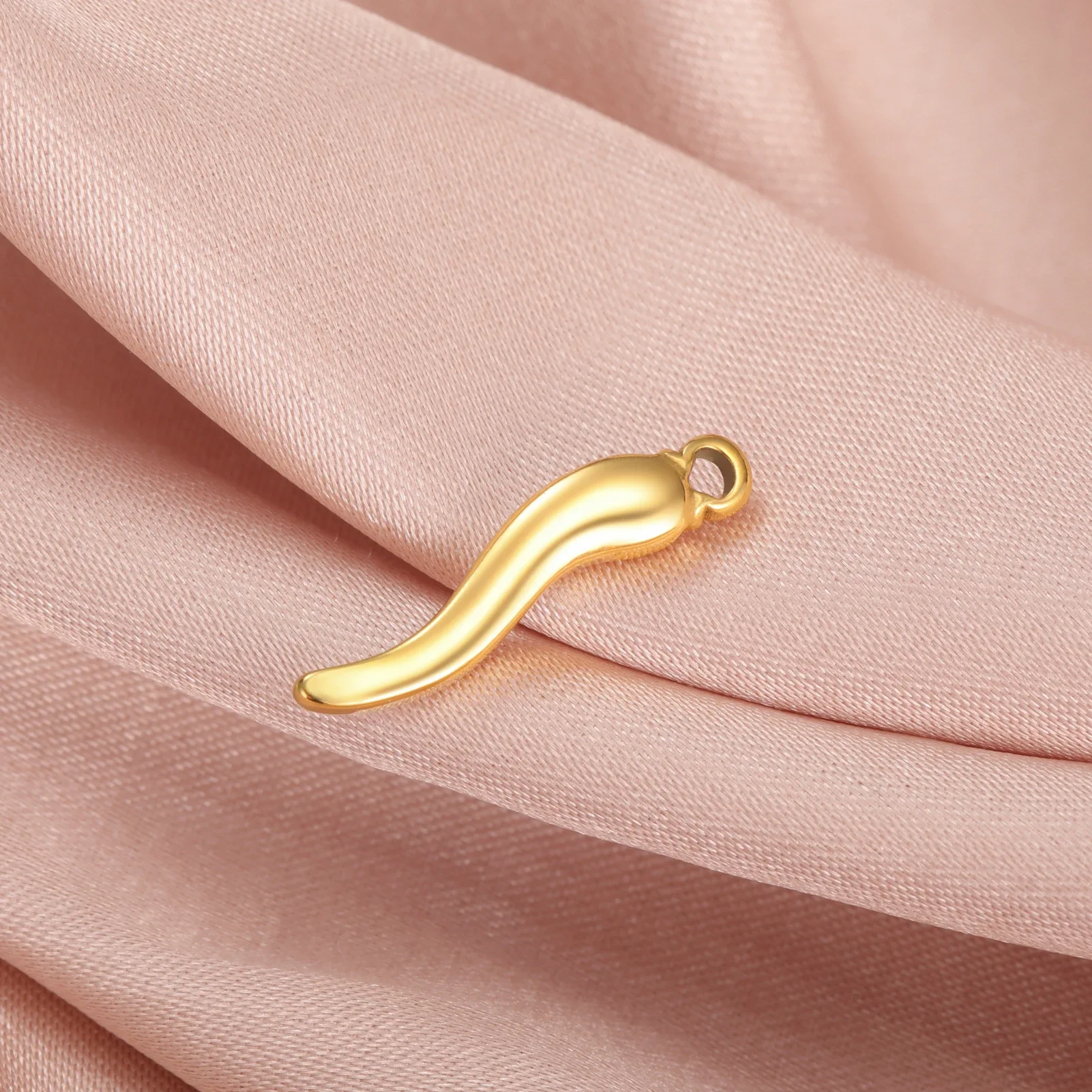 3 Stück/Set, italienische Horn-Anhänger für die Schmuckherstellung, zum Selbermachen, aus Edelstahl, als Glücksbringer, Symbol für Liebe und Freundschaft, Großhandel. – Detail 4