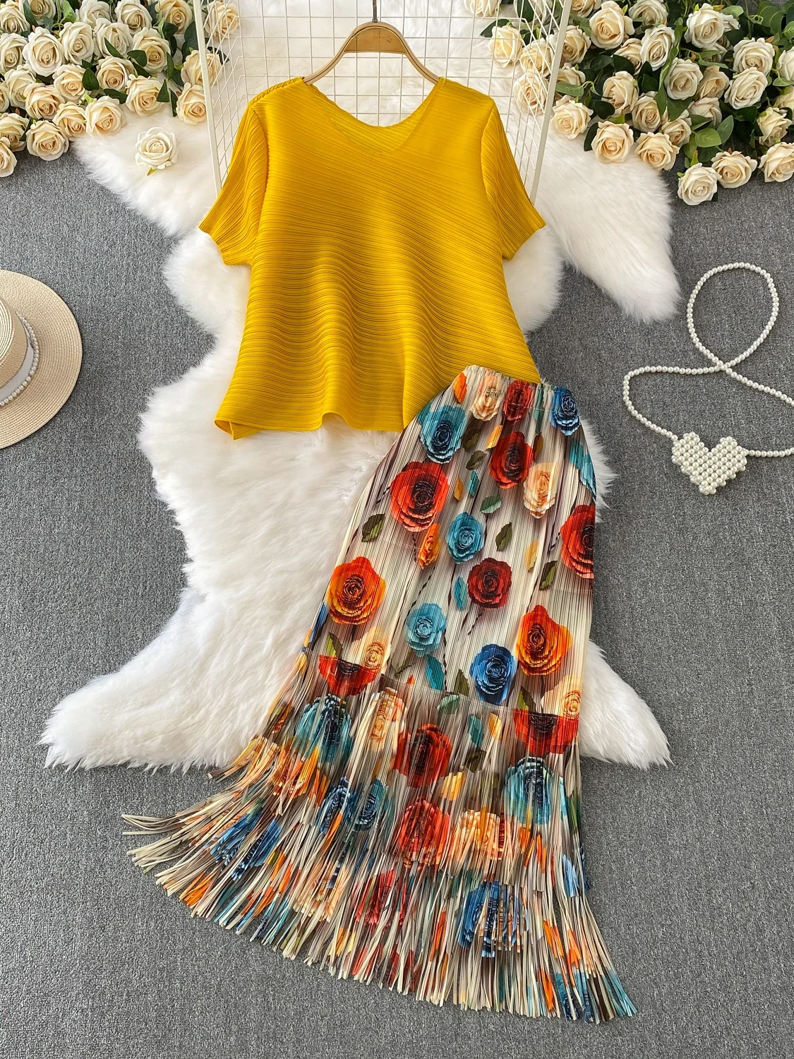 

High-End Pleated Color Loose T-irt Top with Heavy Embroidery Rose Tassel f-length Skirt Two-piece Set Women's Faion