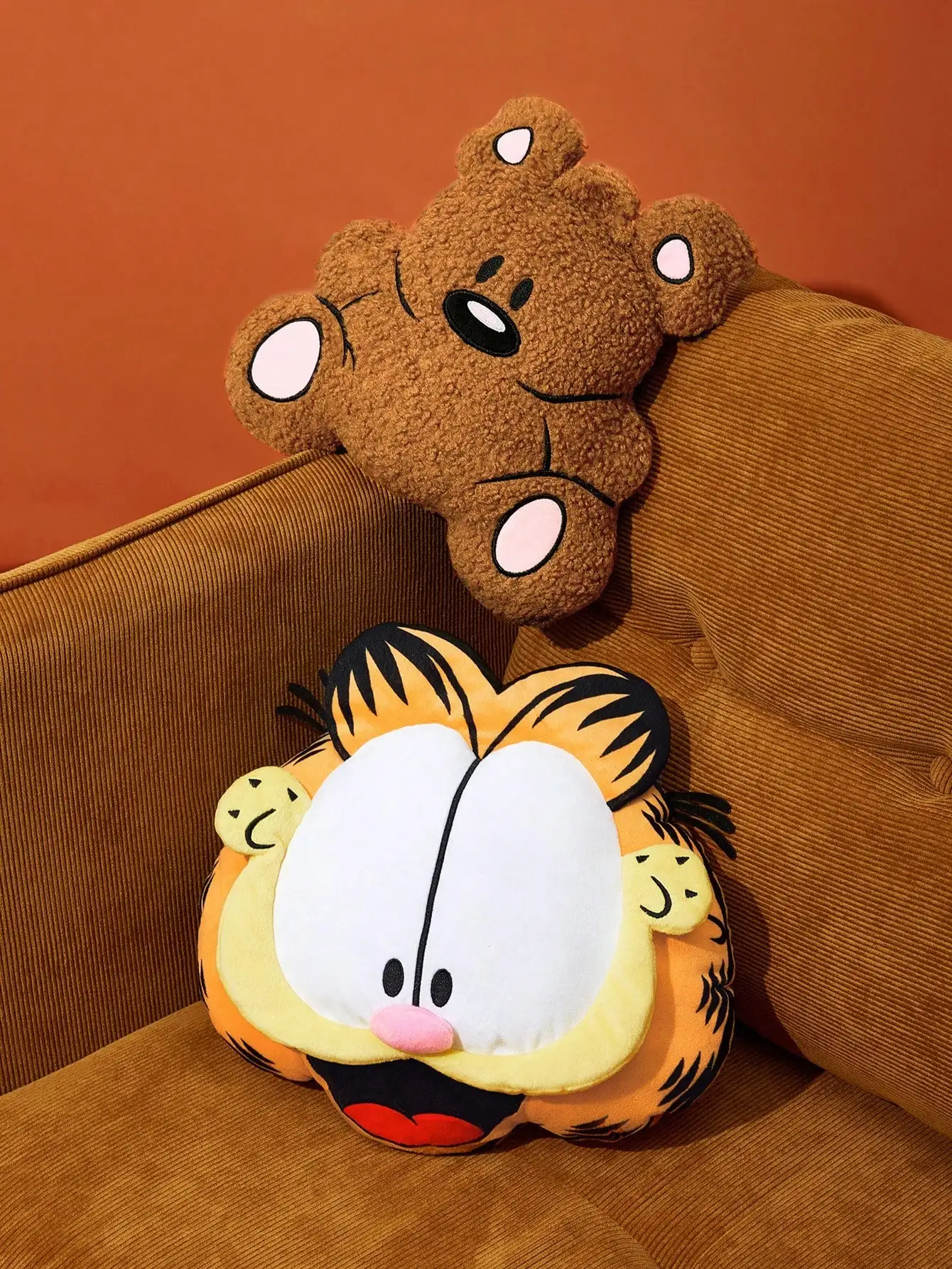 غارفيلد |   SHEIN قطعة واحدة من وسادة رمي القطيفة الكرتونية اللطيفة، نسيج ناعم ومريح، مناسب للغرفة والسيارة والأريكة