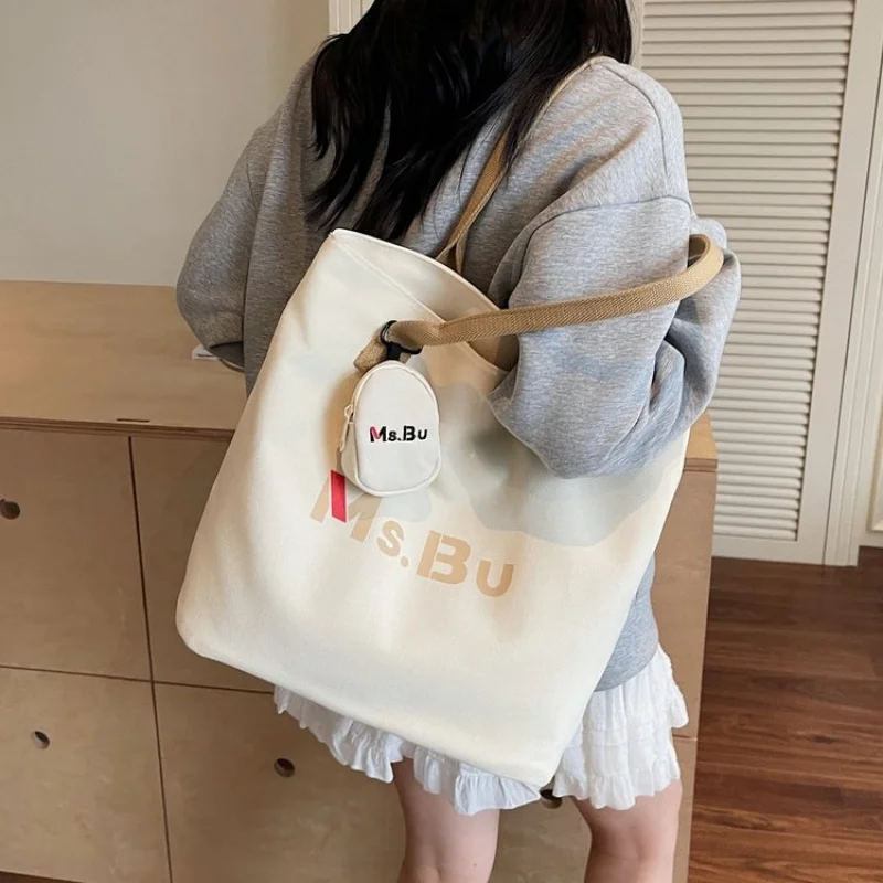 

Fashionable Ladies Leather Messenger Bag Crossbody Style Women's Handbag With Classic Elegant Design Luxury Brand