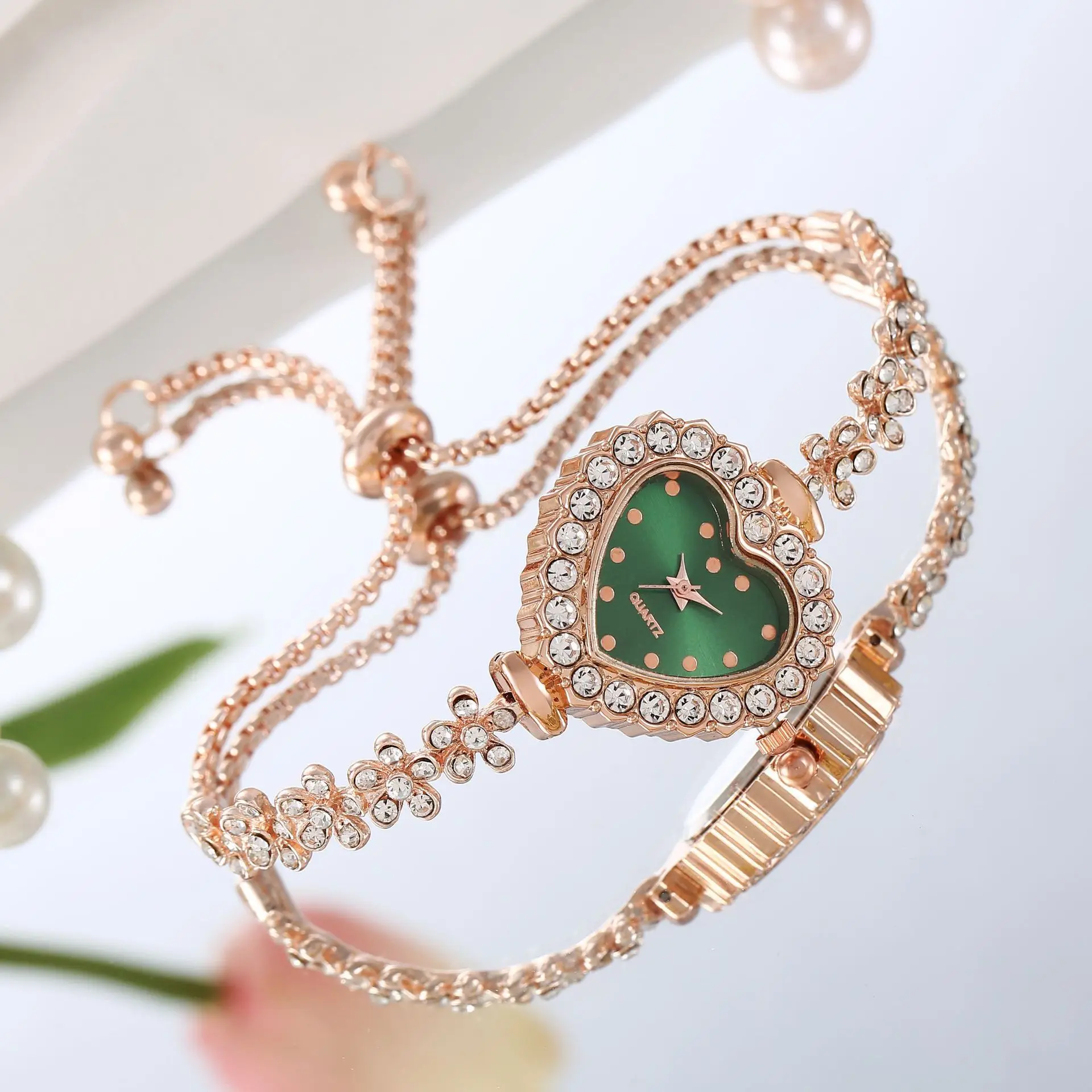 New fashionable floral bracelet with diamond inlaid heart colored dial for women's atmospheric and versatile self adjusting stra