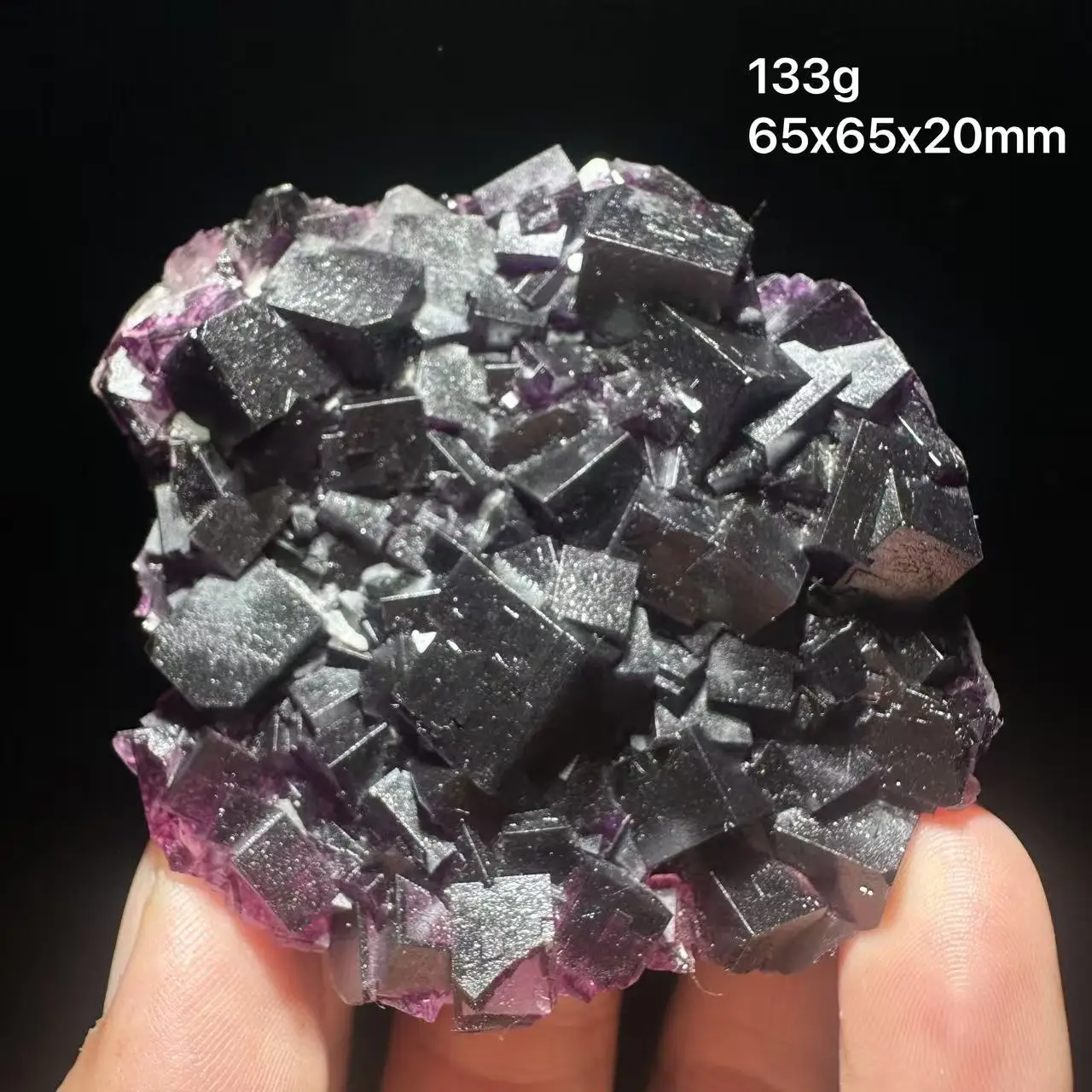 The new 100% natural fluorite purple red grid fluorite is the only home decoration mineral from Zhejiang