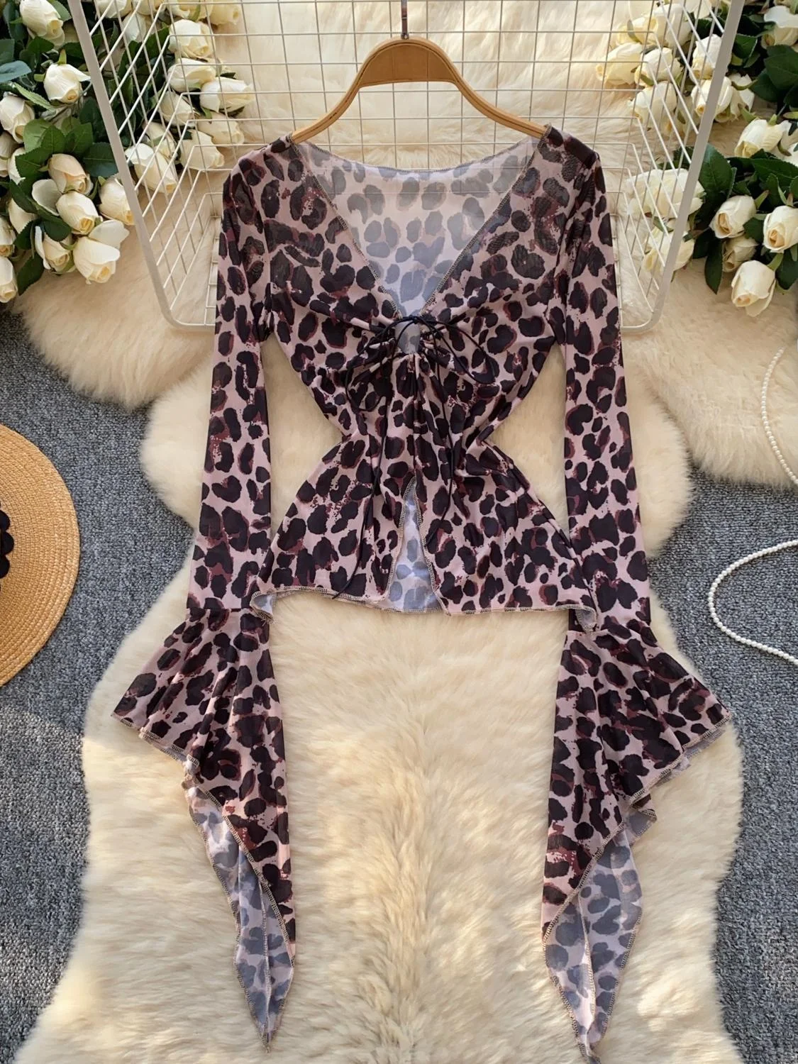 

Fall New American Small Design V-ne Hollow out Belted Slit Slim Bell Sve Print Me Top Women's Commute Sle Faion