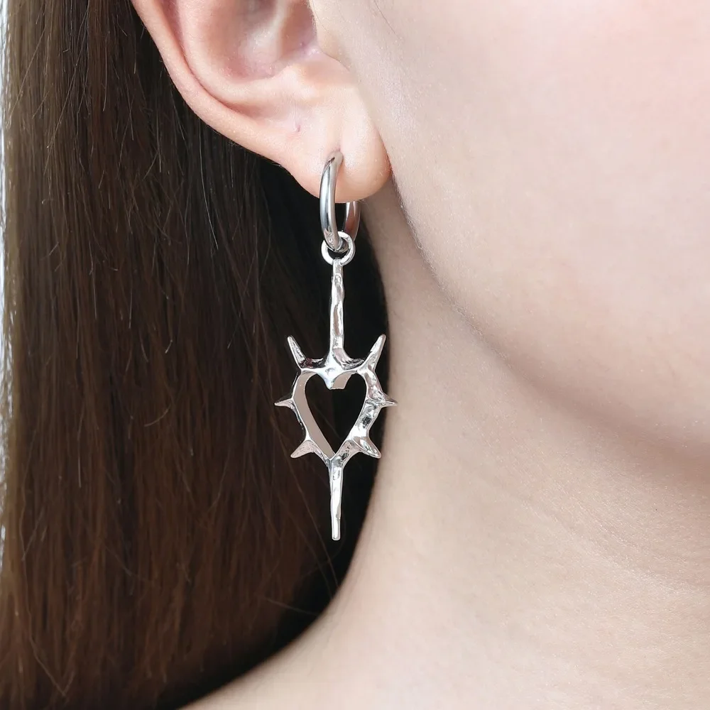 

Goth Thorn Heart Earrings Korean Fashion Cross Earrings for Women Punk Charms Earring Grunge Jewelry Hip Hop Vintage Accessories