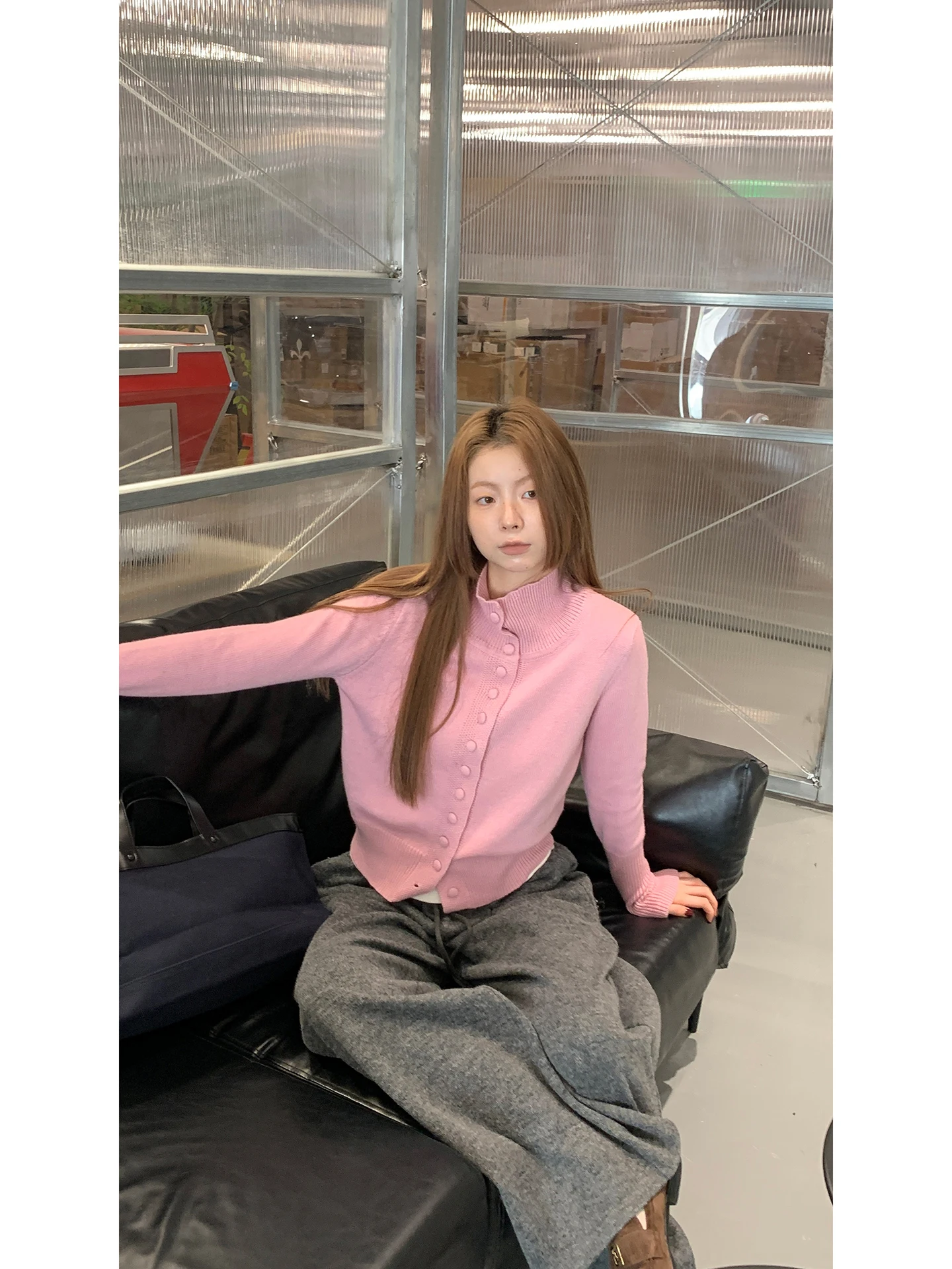 

Розовый вязаный открытый кардиган с высоким воротником, женский уникальный топ ранней осени премиум-класса, не повторяющийся G, красный, Галерея человека