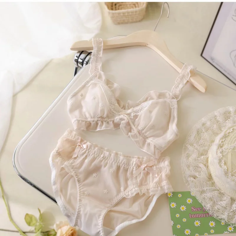 Japanese Sweet White Bra Lace Underwear Women's Thin Wireless Bra Girlbra