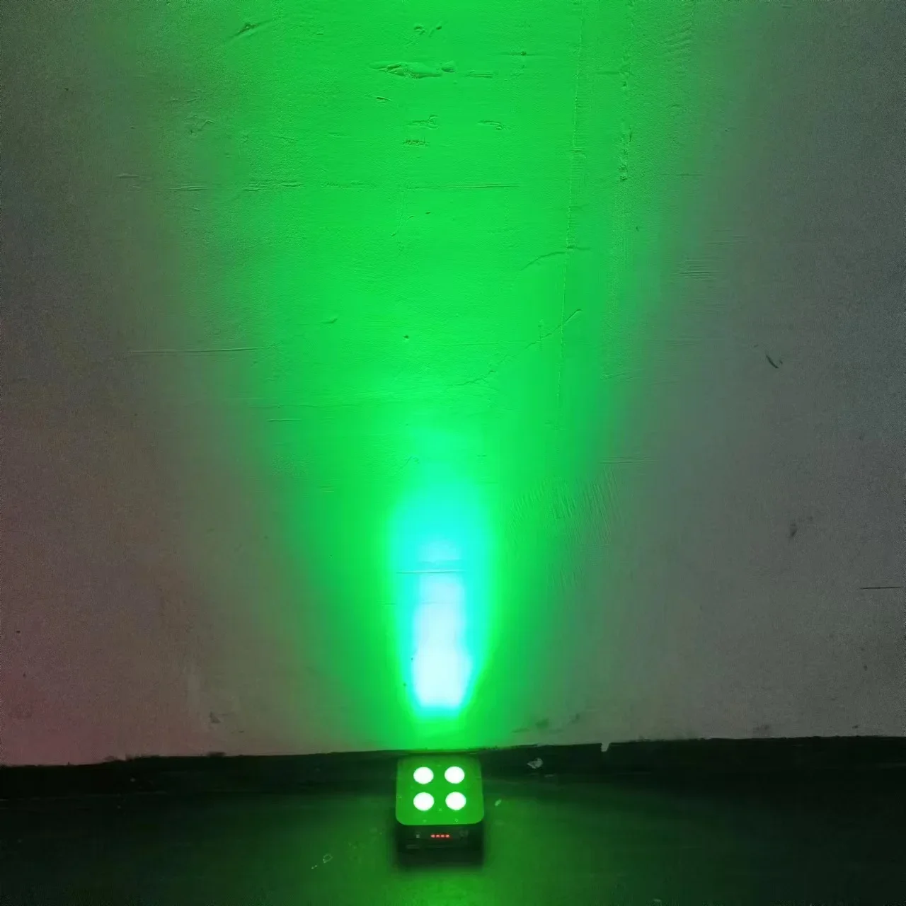 Mini 4 6-in-1 battery Par light wireless remote control APP charging light stage wedding bar dyeing light