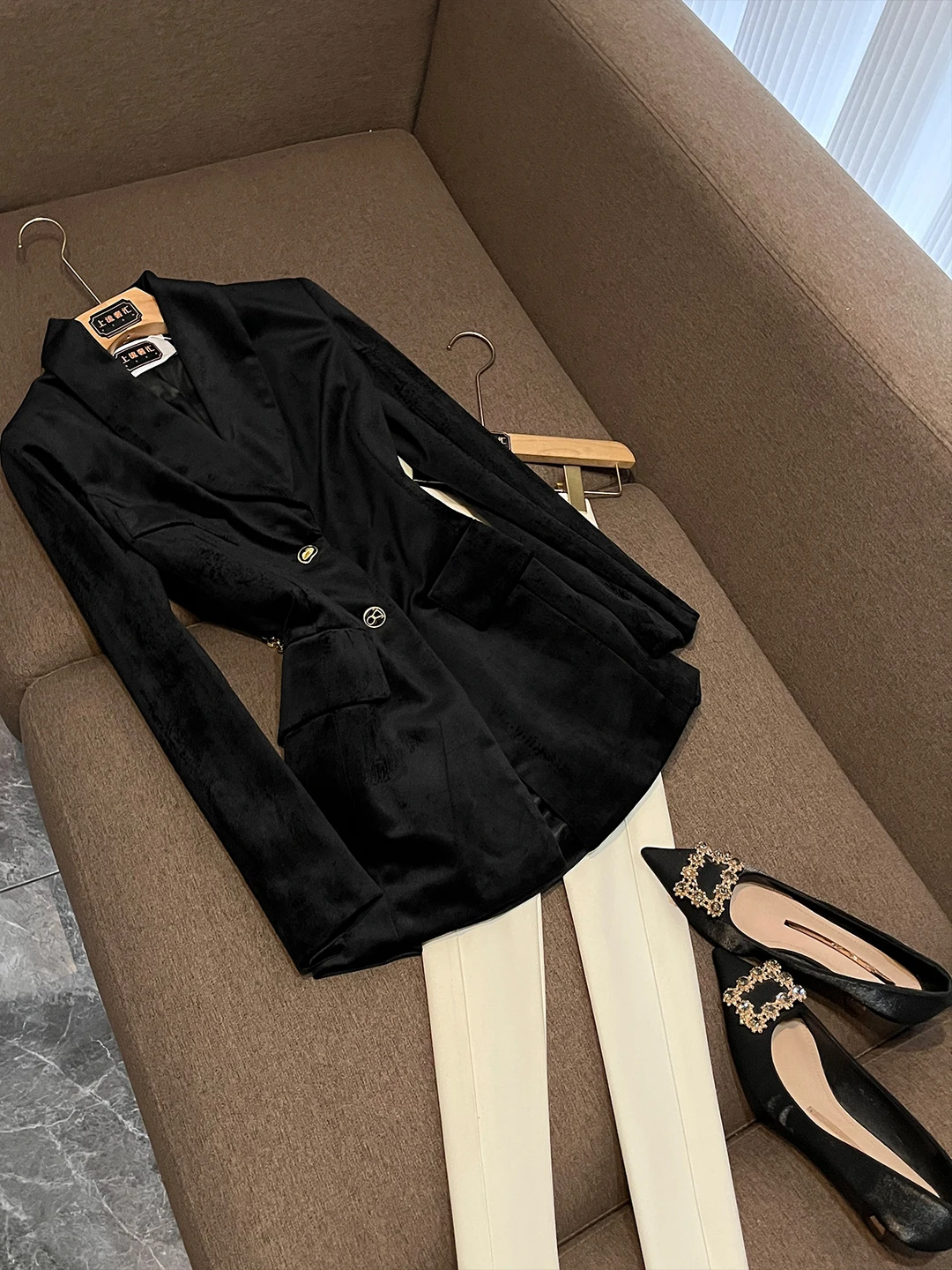 

Ele Slim Fit Women's Suit Jaet Winter 2025 Faion Design Profional Feeling Long Sve Office Wear Color