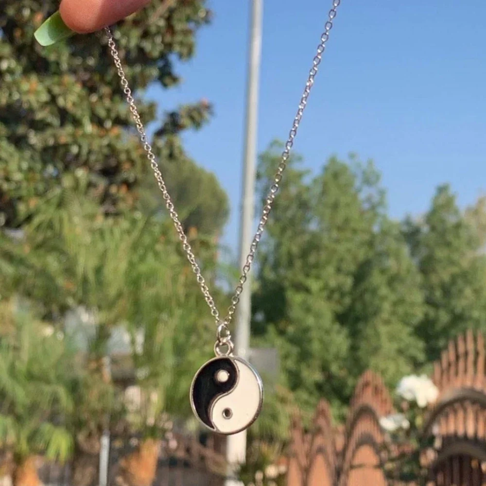 Collares con colgante de ocho trigramos para mujer, cadena de clavícula, Tai Chi Yin Yang, color blanco y negro, doble cara, regalo para novia, nuevo