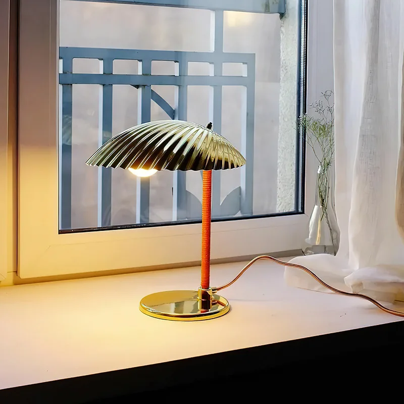 All copper desk lamp, personalized living room shell lamp, modern simple study office bedroom bedside lamp