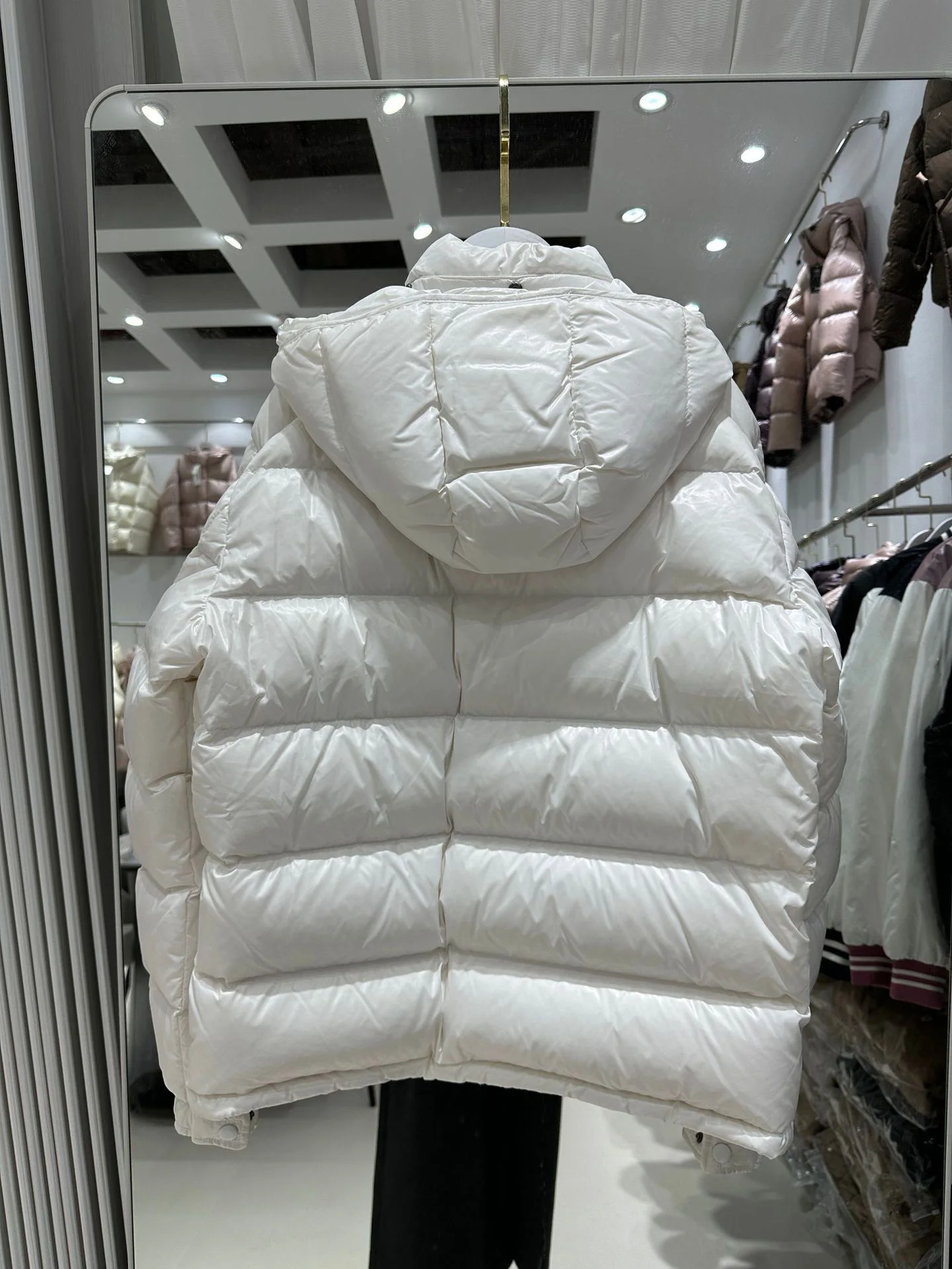 لامعة مقاوم للماء خالية من الغسيل المرأة سترة منفوخة 2025 جديد قصير فضفاض مقنعين أسفل سترات سميكة معطف الشتاء الدافئ