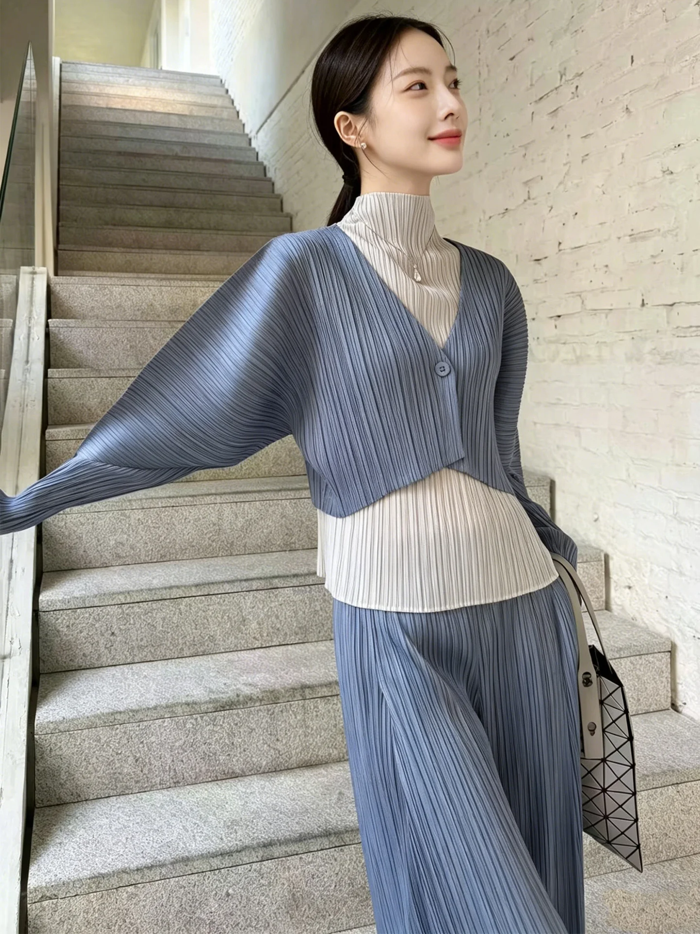 Casual Style Grey Folded Women's T-shirt Three Houses Fashion Soft Wind Commute Top Polyester Short Sleeve Loose Fit