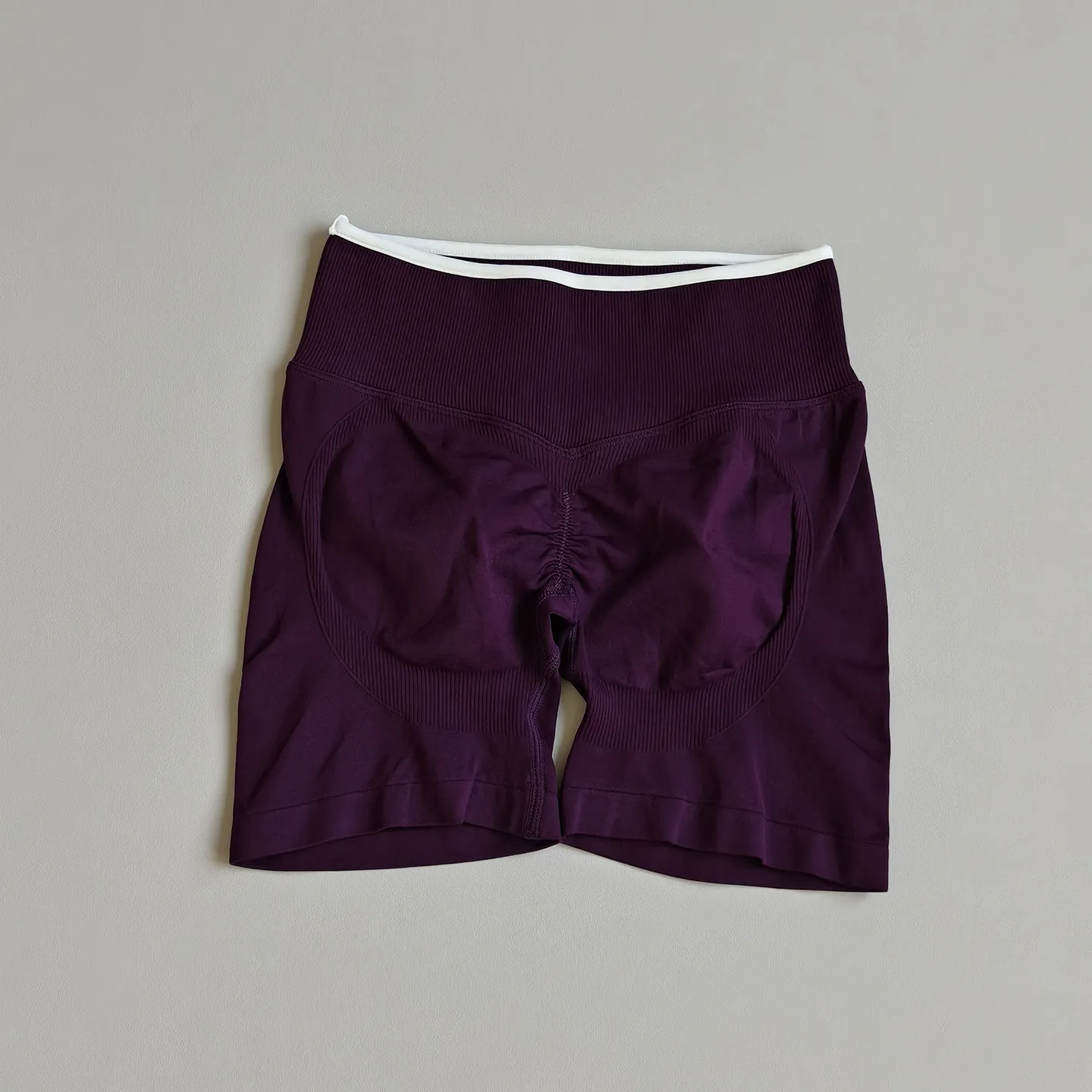 Hochtaillierte Yoga-Shorts mit Pfirsich-Po-Effekt, nahtlose Bauchkontrolle, atmungsaktive, schnelltrocknende Sportshorts für Laufen und Fitness. – Detail 8