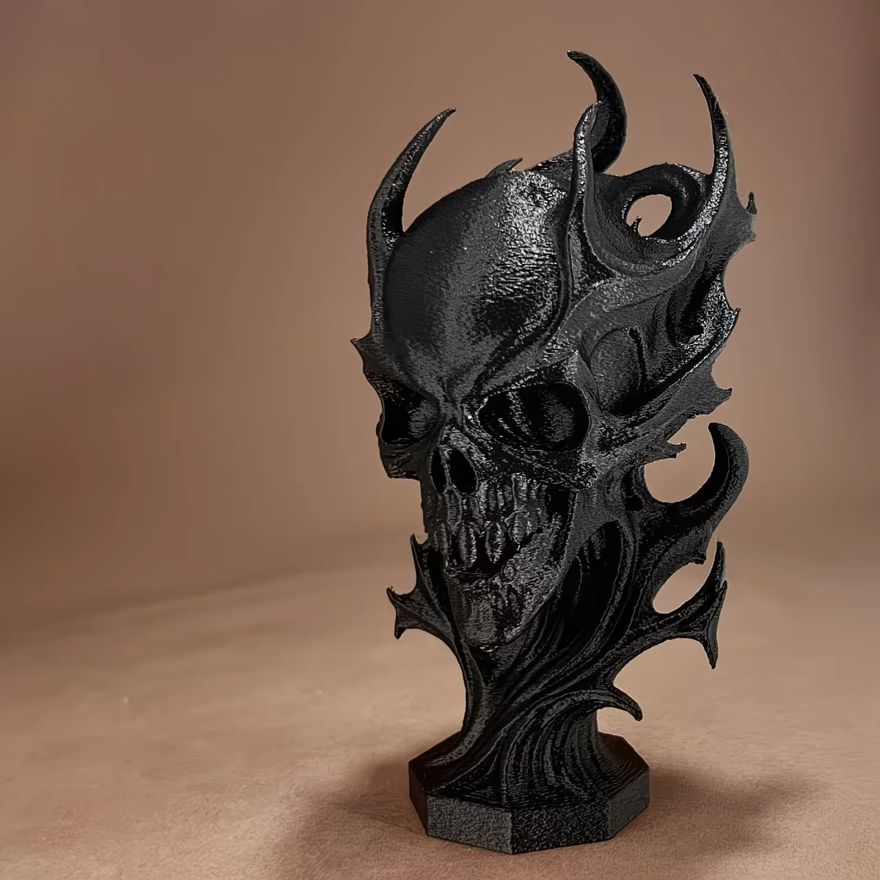 Undead Skull Mini Statue Ornament Perfect for Gifting and Decorating During Graduation Season