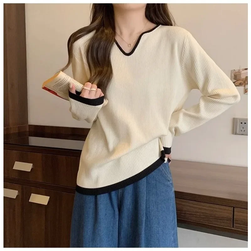 Long Sleeved Bottom T-shirt for Women in SpringAutumnand WinterPaired with New Loose and Slimming Oversized Clothes for Women