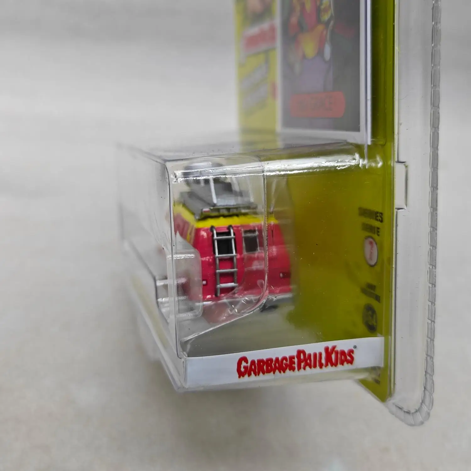 グリーンライト 1:64 シリーズ 7-ディッシュ グレイス -1976 B-100 ルーフ サテライト ディッシュ モデル 限定版 コレクターズアイテム ウォールペンダント ギフト合金車