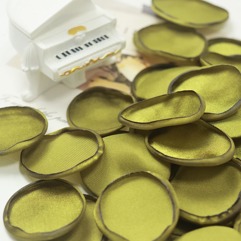 100pcs/bag Olive Green Satin Artificial Rose Petals for Wedding Flower Confetti & Boho Decoration Supplies Wedding Accessories