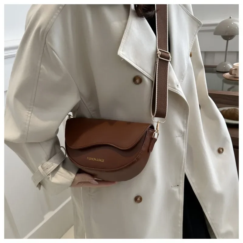 

Spring and summer new senior sense of large-capacity armpit bag tide fashion cross-body bag niche single-shoulder women's bags