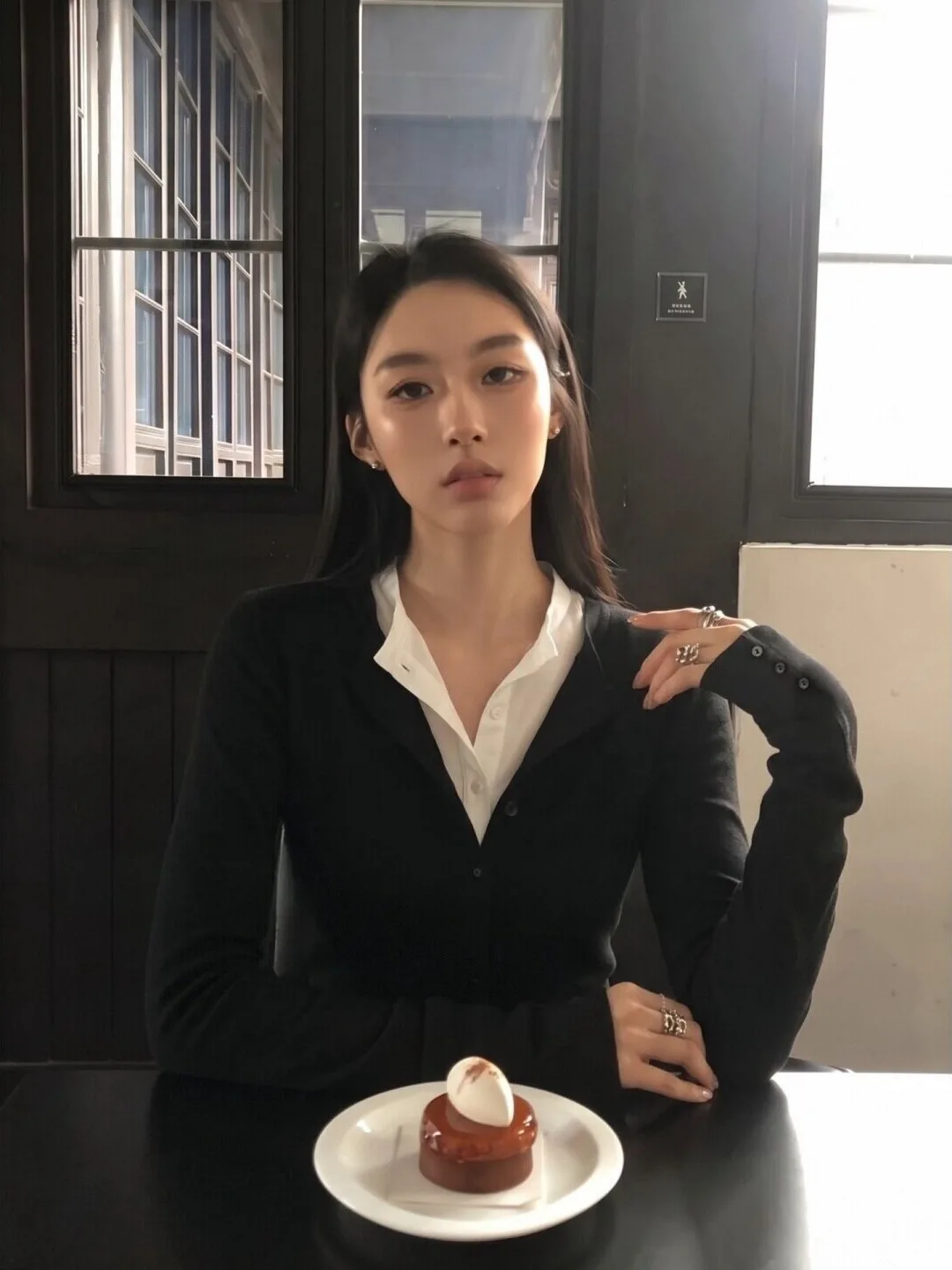 Casual Style Layered V-Neck Long Sleeve Slim Fit Base Shirt Black Two-Piece Effect T-Shirt for Early Autumn Women's Fashion