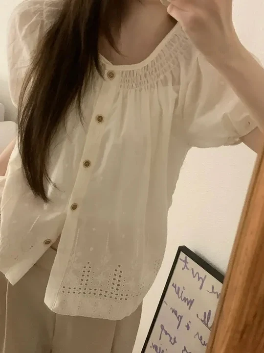 

Lace Hollow out Splicing Loose Women's irt Chic Bubble Sve Top Single Button Design Sensation Blouse Summer Faion