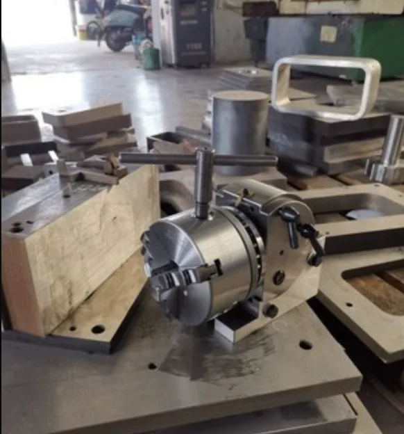 Precision Semi-Universal Dividing Head 4