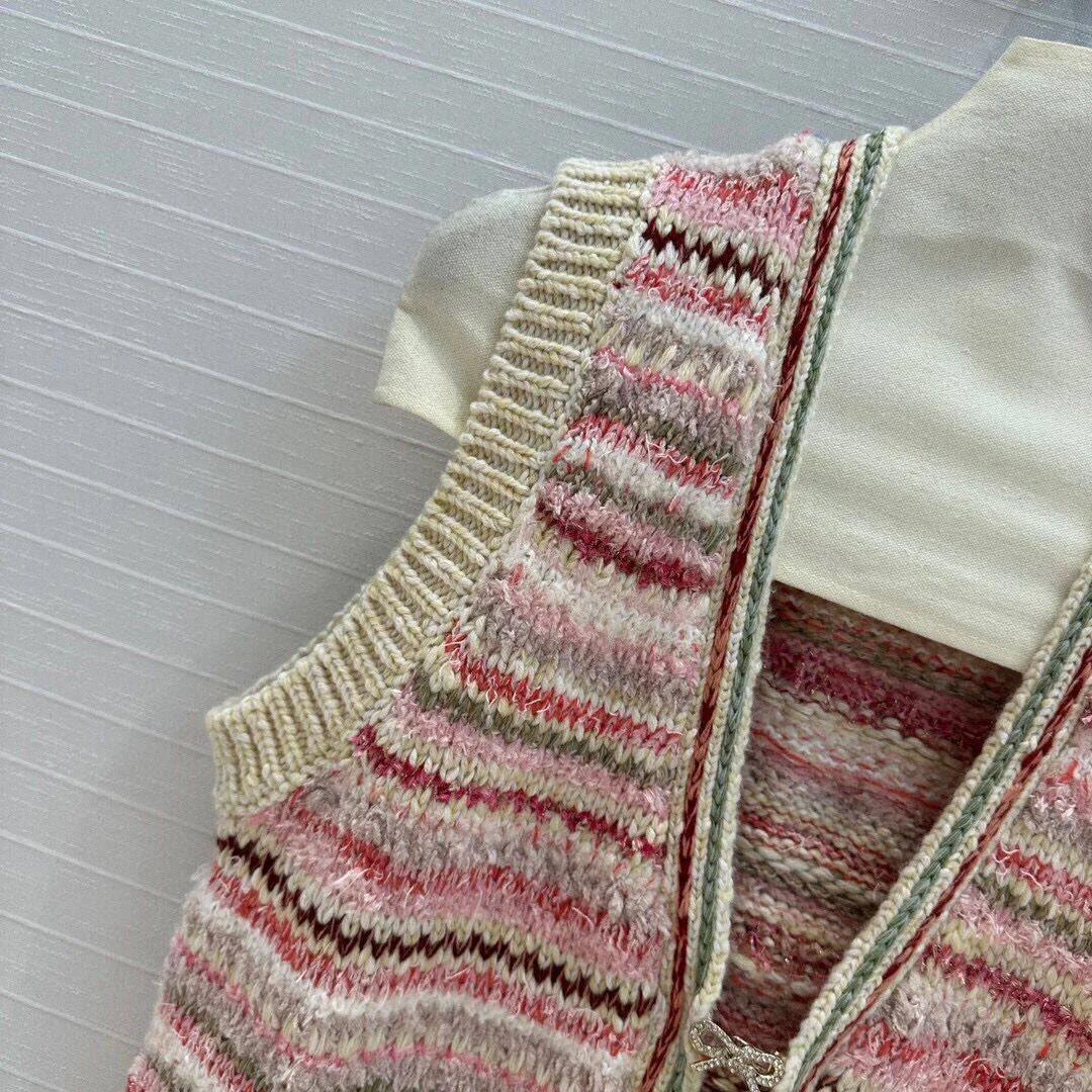 2024 New Autumn Fashion Knitting Vest Women V-neck Sleeveless Bow Buttons Stripes Crochet Sweet Short Design Tank Sweater