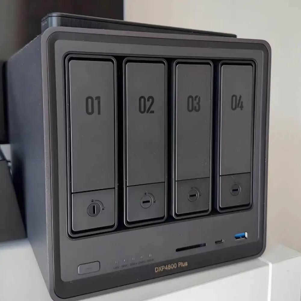 خادم تخزين Ugreen DXP4800 Plus NAS 8505 CPU 8GB DDR5 RAM 128G SSD 2.5GbE 4K واجهة USB بدون قرص متوفرة في المخزون