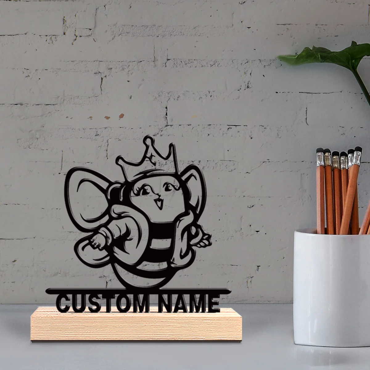 1pc Stylish Personalized Custom The Queen Bee Metal Art With Wooden Base Tabletop Decoration Delicate Wooden Base Decor for Bed