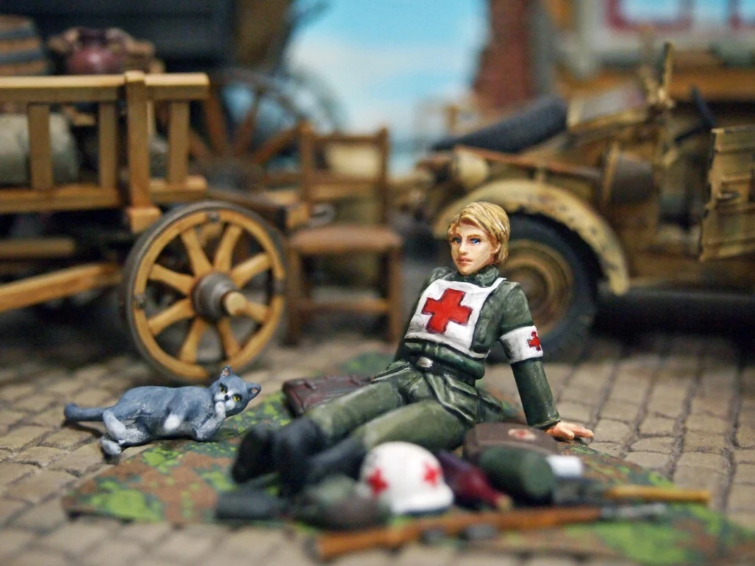 Military Theme Female Ambulance Rest 3 People (without Scene) Resin Figure Model Kit Self-Assembly Unpainted DIY Toy Statue