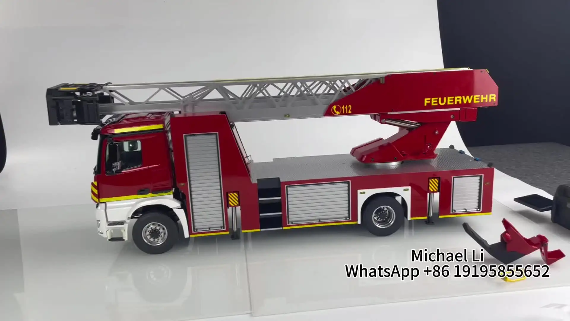 Grand Camion De Pompiers RC 1:18 Télécommandé - Échelle 270° Et Jet D'Eau - Jouet Enfant 3 Ans+