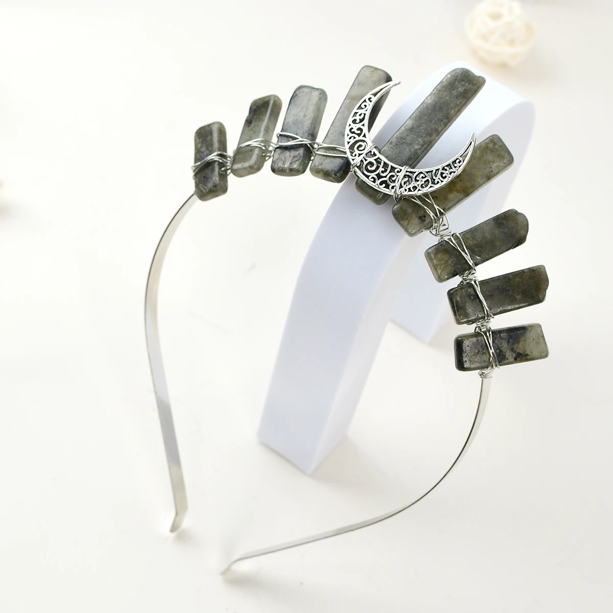 غطاء رأس كوارتز كريستالي طبيعي جديد لعام 2025 مصنوع يدويًا على شكل تاج القمر للنساء والفتيات