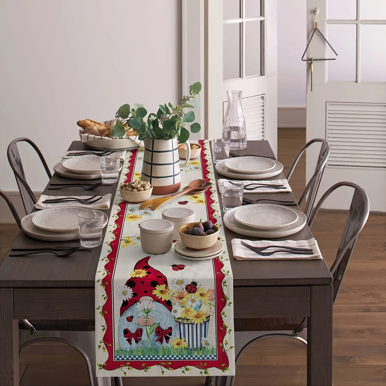 1 Piece of Garden Elf-Themed Table Runner, Featuring a Cute Elf Wearing a Red Hat, Daisies, Ladybugs, and Flower Bucket Patterns on an Off-White Background, Suitable for Garden Parties, Country-Style Restaurants, Children's Room Decoration, Spring Family Gatherings, Outdoor Picnics, B&B Decor, Art Studios, and Holiday Gift-Giving Scenes