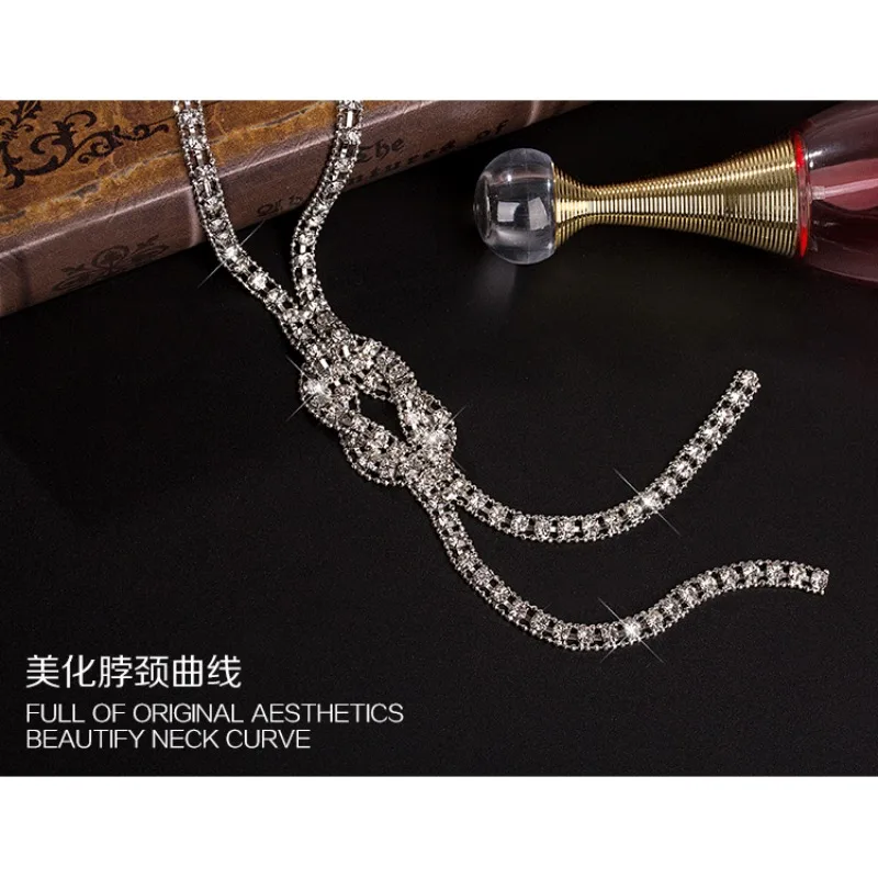 

The multi-functional hollowed-out long decorative necklace is a sweater chain for women, an elegant and retro necklace
