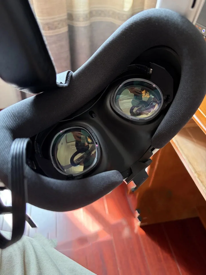 Cymple Professional VRChat Tracker Eye Tracking for Quest 3/3S/2