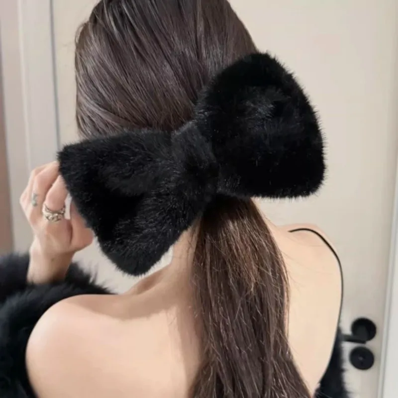 Horquilla con lazo grande para el pelo de felpa de piel de lujo para mujeres y niñas, tocado de piel bonito a la moda, accesorios para el cabello en blanco y negro, regalos