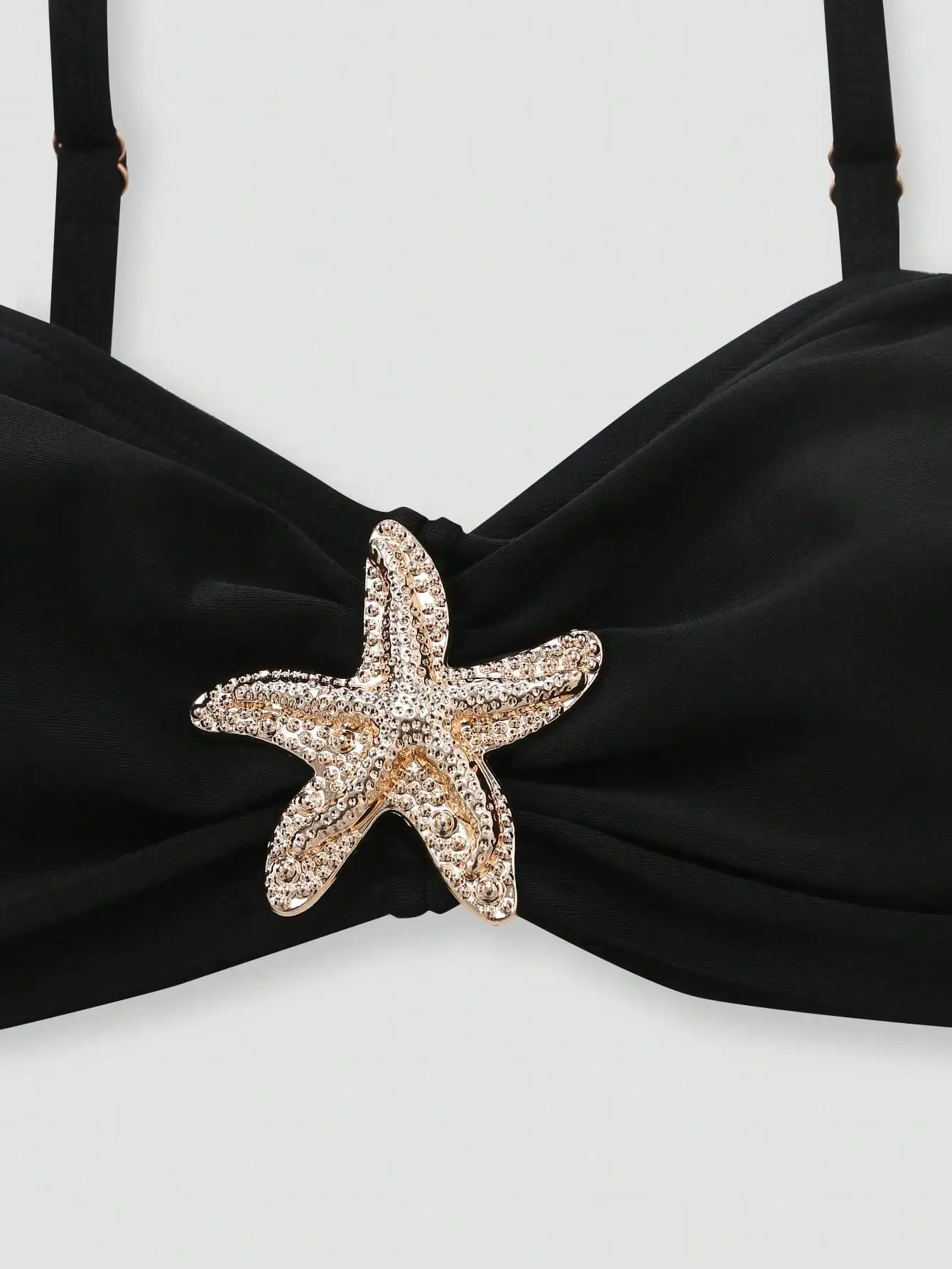 

Черный комплект бикини с декором в виде морских звезд и прозрачной накидкой с цветочным принтом