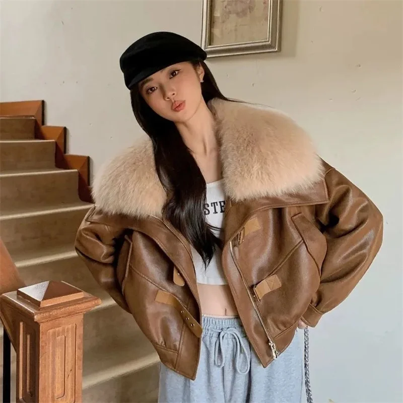 2025年冬 ビッグフォックスファー襟 レザーコート レディース ショートジャケット 中綿入りオーバーコート ストリートウェア 韓国風 モトトップ PUパーカー