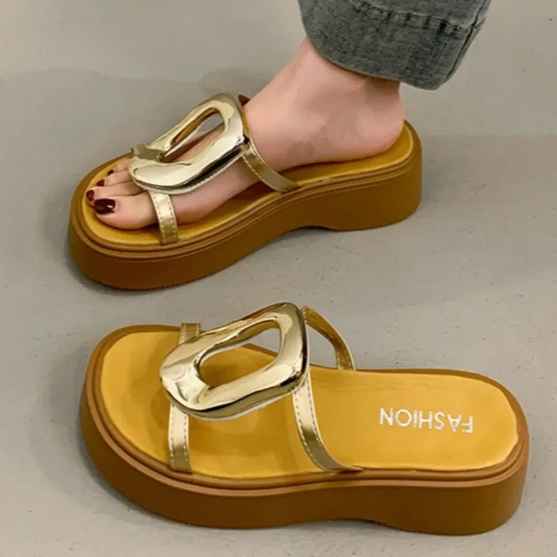 

2025 New Summer Chunky Women Slippers Fashion Metal Decoration Casual Rome Style Female Platform Thick Heel Sandals