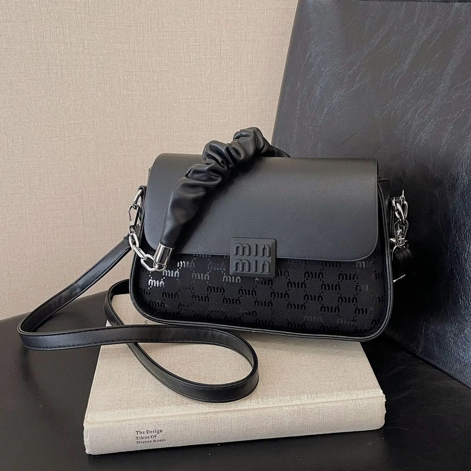 حقيبة سرج فاخرة أنيقة لعام 2025، محفظة نسائية تحت الإبط، حقيبة كروس متعددة الاستخدامات للتسوق والتنقل والمواعدة