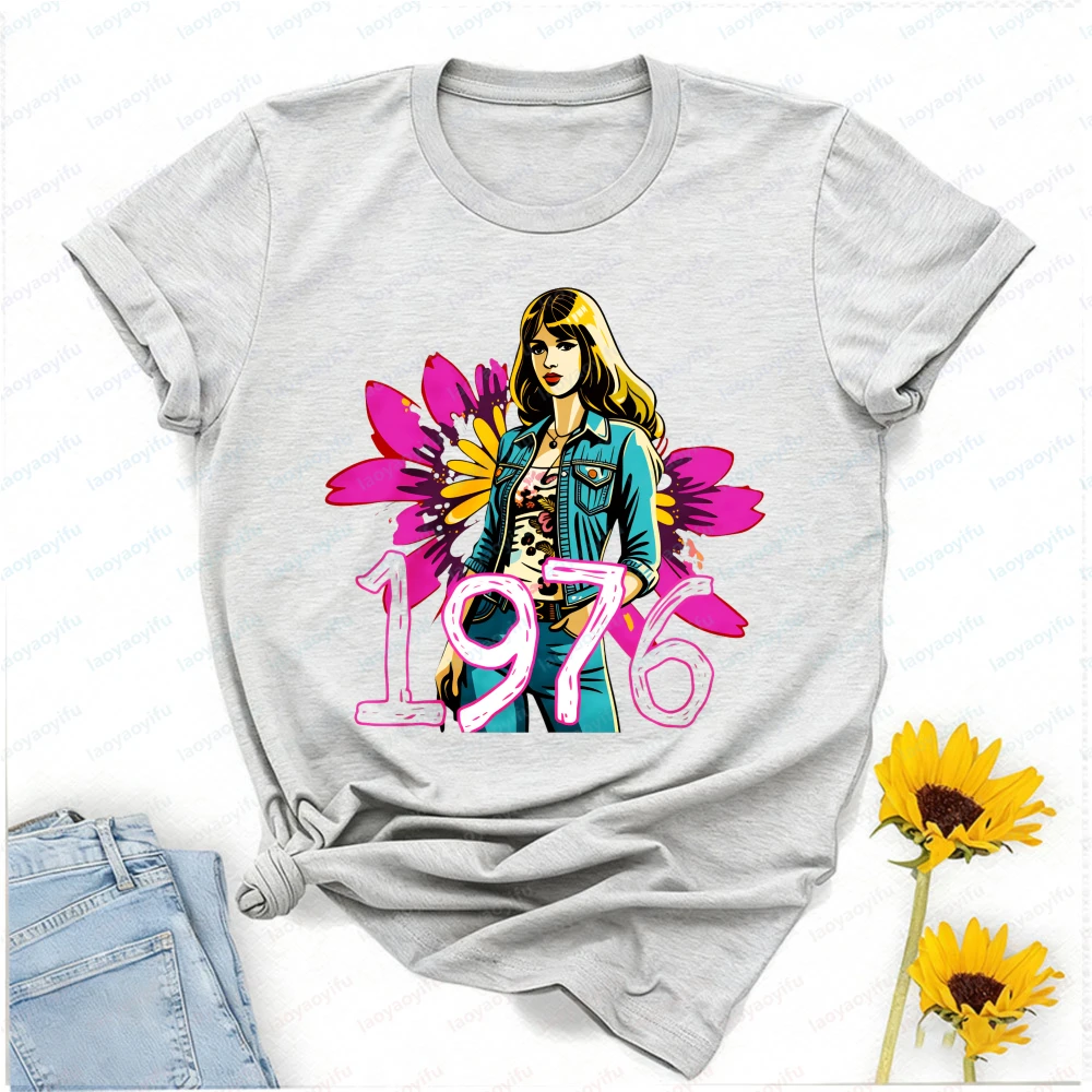 1976 Retro Groovy Girl T-Shirt - Women'S Fashion Of The 70S recension och pris