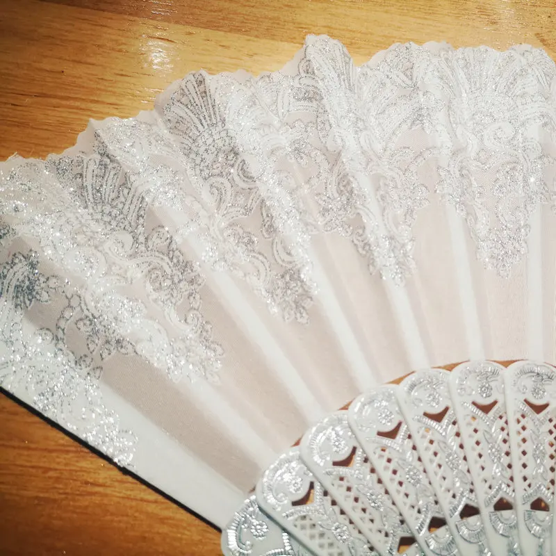 مروحة بيضاء قابلة للطي، سحابة ميمونة، نمط فضي، مروحة يدوية محمولة للرقص، إكسسوارات ملابس شيونغسام