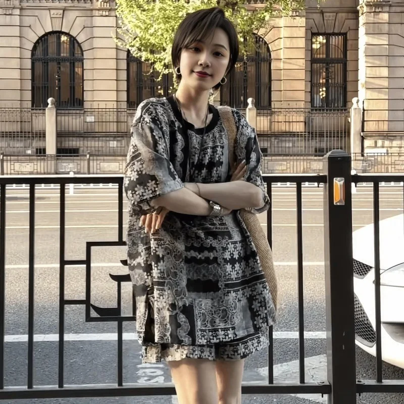 

Internet celebrity street fashion sports suit for women in summer, short sleeved shorts with ice silk and cool feeling, two-piec