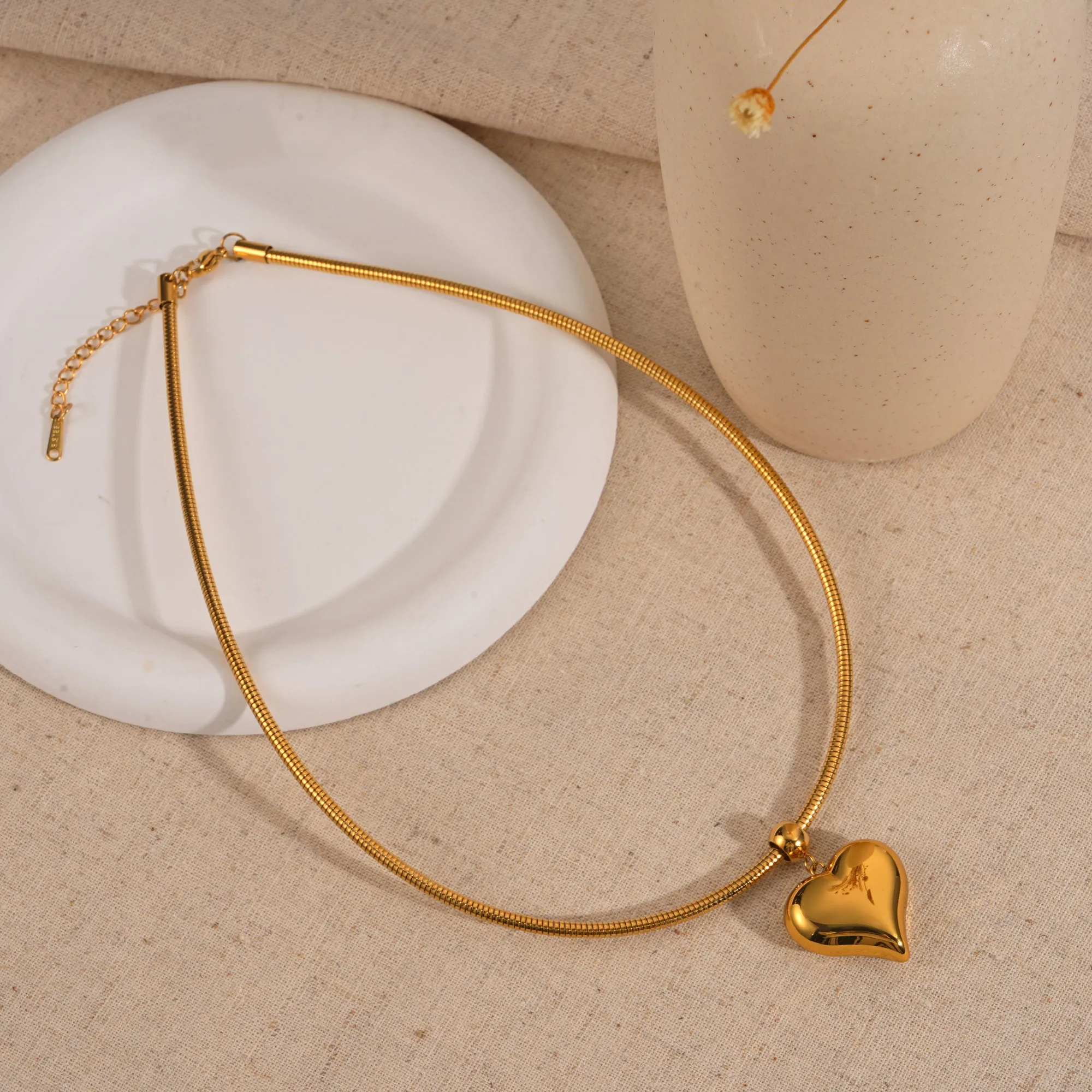 Edelstahl-Halskette mit herzförmigem Anhänger für Damen, 18K vergoldete Kette, wasserdicht, Liebesherz-Schmuck, Geschenk, Accessoires