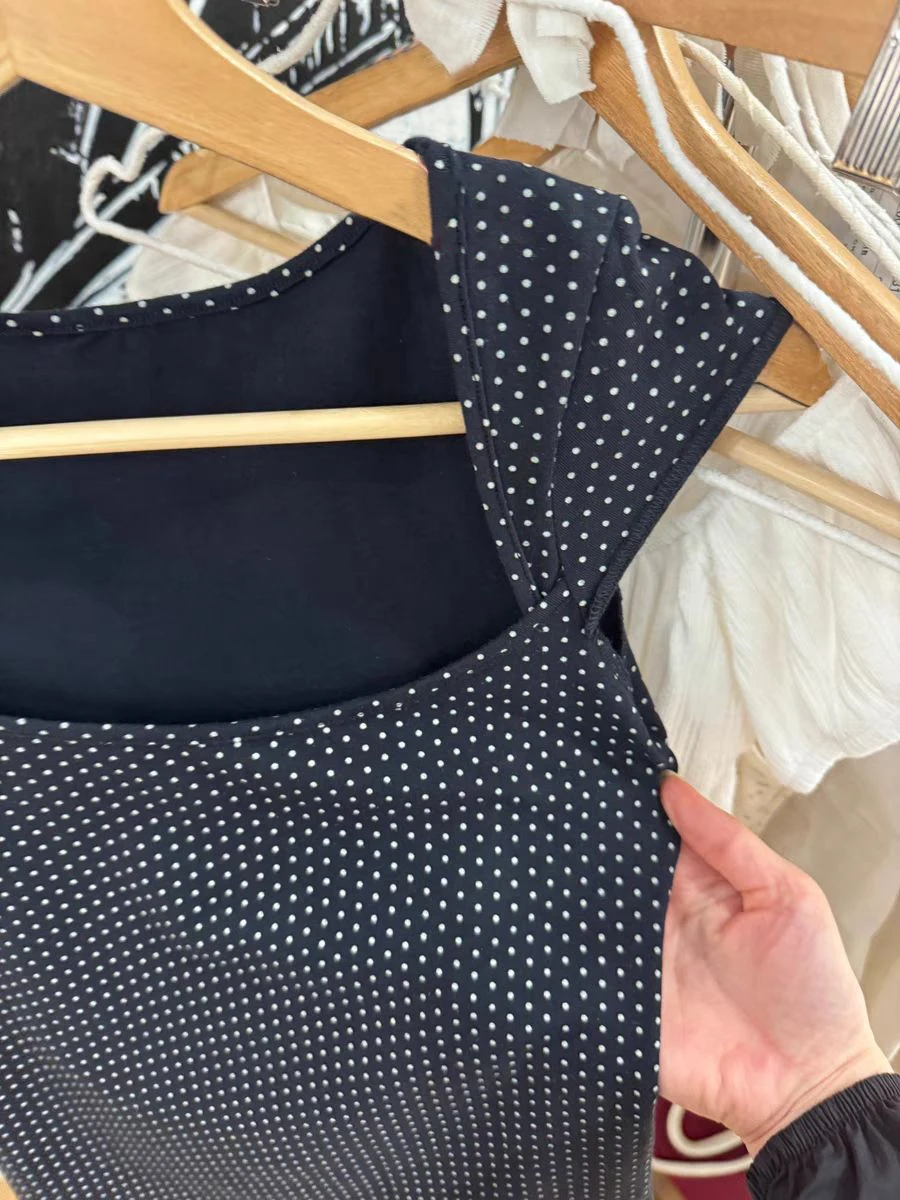 Camiseta ajustada sin mangas de lunares para mujer, camisetas sexis de algodón negro con cuello cuadrado, ropa de calle bonita de estilo Preppy, Top corto Y2k
