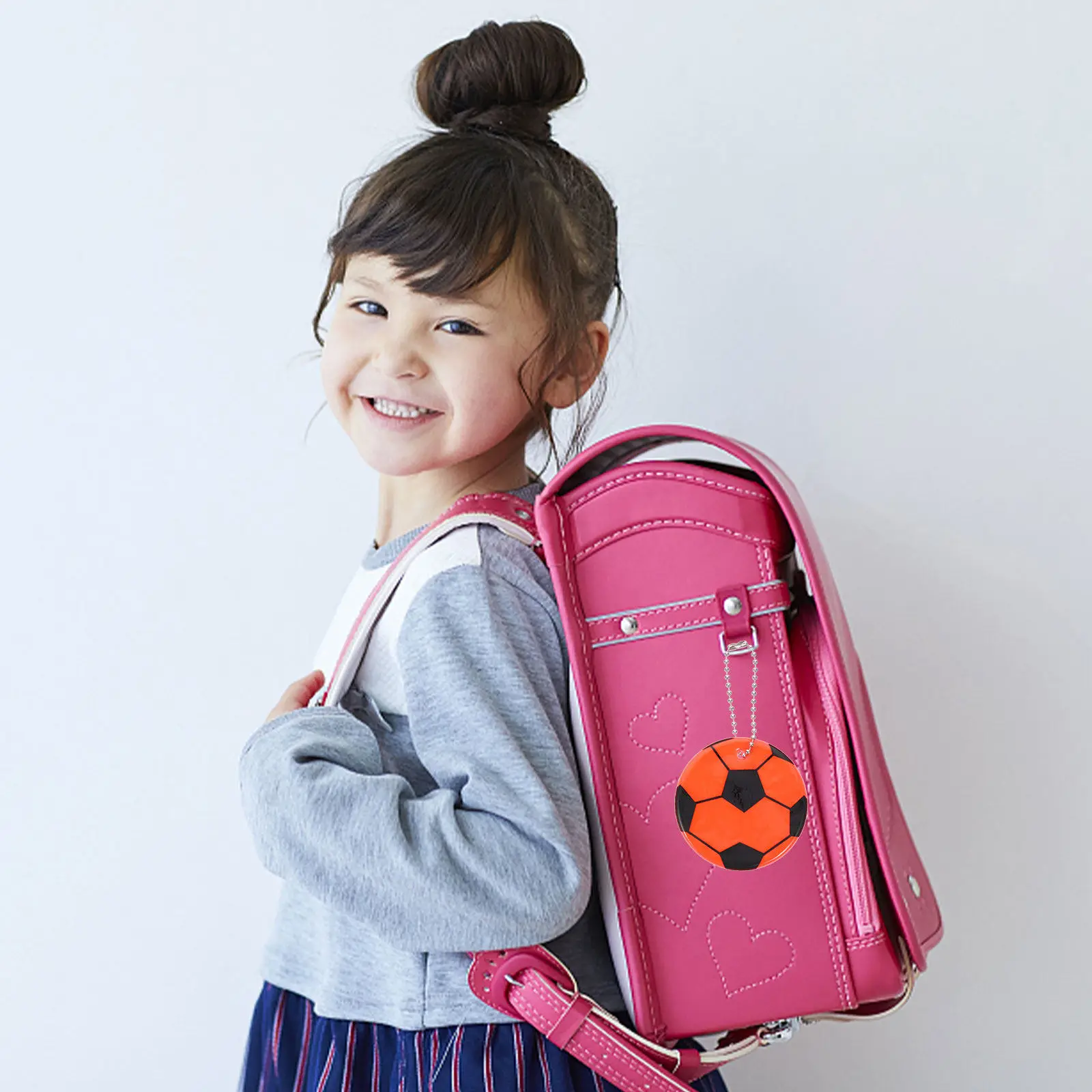 

Набор из 12 светоотражающих подвесок для рюкзаков: футбольные сувениры, брелоки для школьных сумок, подарки для спортивных клубов и вечеринок