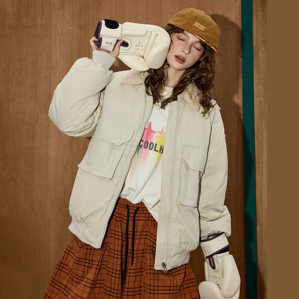 เสื้อพาร์กาผู้หญิงแบบวินเทจ ปี 2025  ขนเป็ด 90%  ดีไซน์ปกเสื้อแบบดั้งเดิม  เสื้อแจ็คเก็ตพัฟเฟอร์ทรงเรโทร  แบบเย็บติดกัน  ทรงหลวมพอดีตัว  เสื้อคลุมคุณภาพพรีเมียม